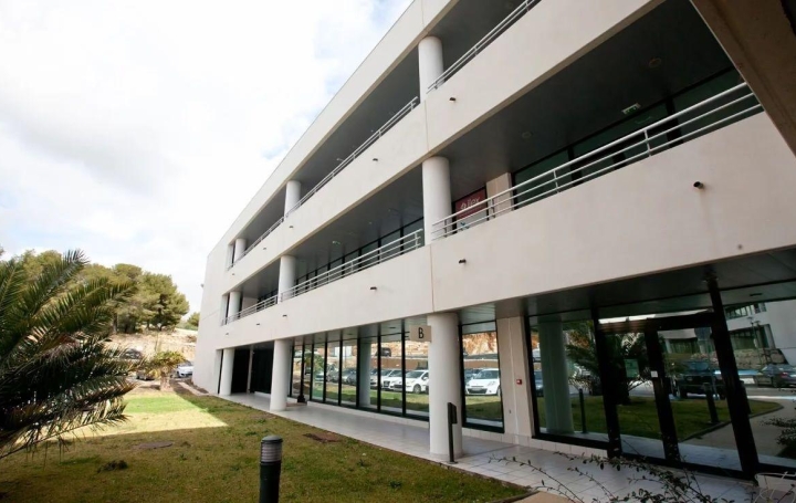  Annonces AUBAGNE Office | LA CIOTAT (13600) | 155 m2 | 2 800 € 