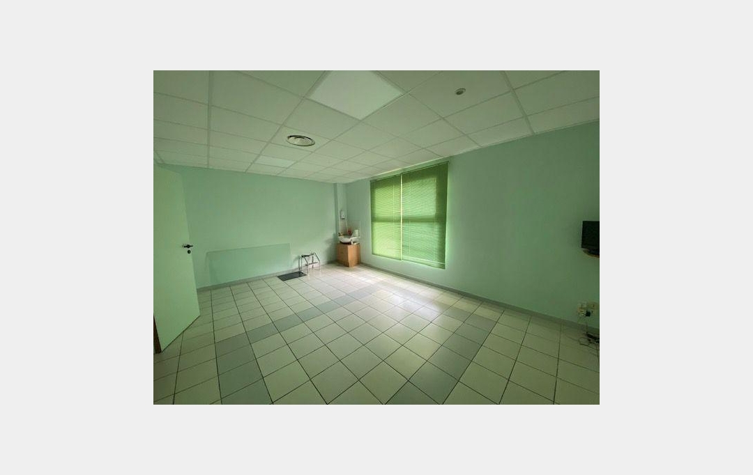 Annonces AUBAGNE : Office | PLAN-DE-CUQUES (13380) | 81 m2 | 1 650 € 